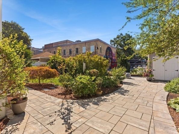 15 Belvoir Rd, Milton MA 02186