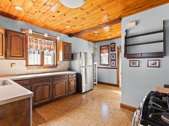 15 Belvoir Rd, Milton MA 02186