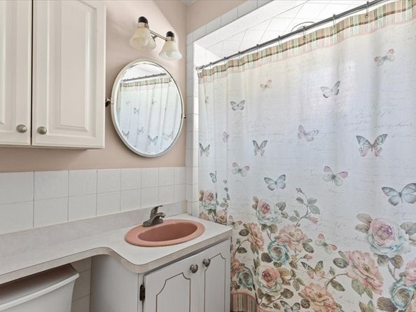15 Belvoir Rd, Milton MA 02186
