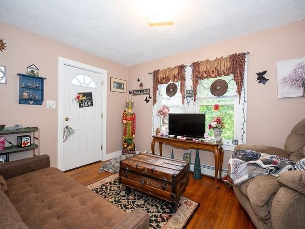 128 & 128 1/2 Elm St, Southbridge MA 01550