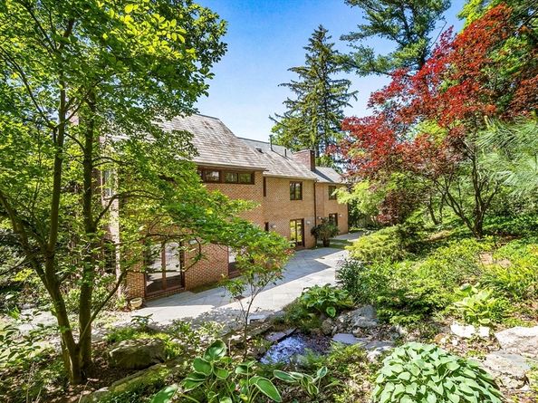34 Lagrange St, Brookline MA 02467
