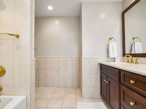 34 Lagrange St, Brookline MA 02467