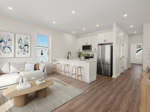 43-45 Blossom St 4, Chelsea MA 02150