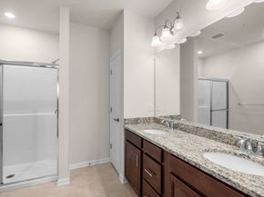 2 Francis Dr 301, Andover MA 01810