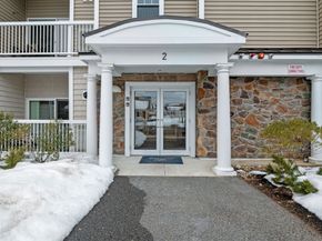 2 Francis Dr 301, Andover MA 01810
