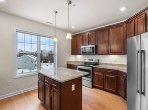 2 Francis Dr 301, Andover MA 01810