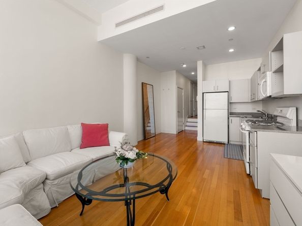 360 Newbury St 402, Boston MA 02115