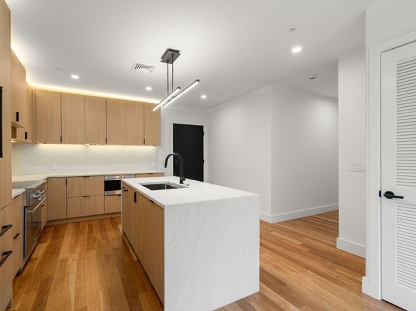 58 Kent U302, Brookline MA 02445