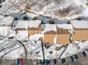 4 Thayer Pond Dr 20, Oxford MA 01537