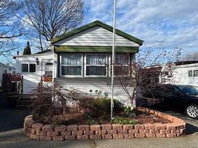 261 Newbury 17A, Peabody MA 01960