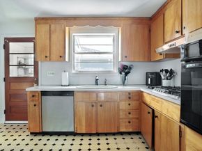 40 Central Ave, Hull MA 02045