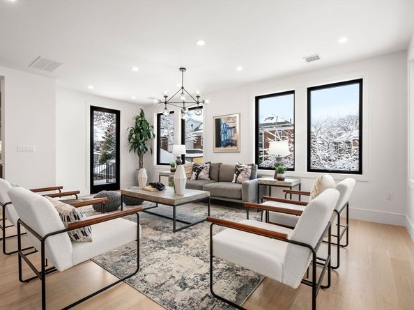 116 Thorndike St 2, Brookline MA 02446