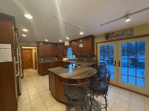 94 E Charlton Rd, Spencer MA 01562