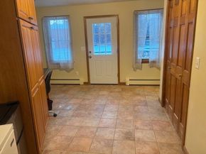 94 E Charlton Rd, Spencer MA 01562