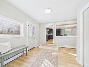 3 Rock St, Mattapoisett MA 02739