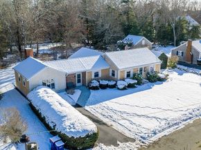 3 Rock St, Mattapoisett MA 02739