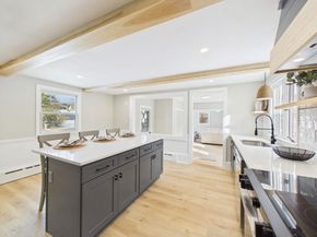 3 Rock St, Mattapoisett MA 02739