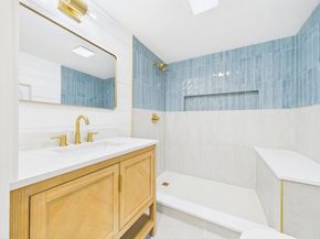 3 Rock St, Mattapoisett MA 02739