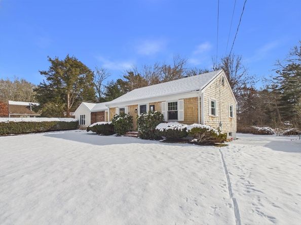 3 Rock St, Mattapoisett MA 02739