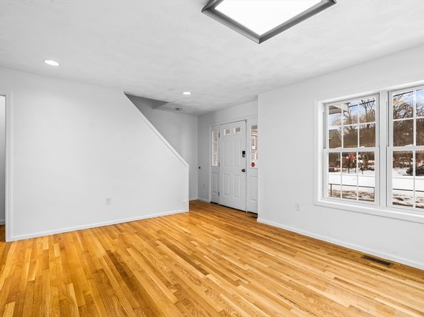 5 Valentine St 1, Boston MA 02119