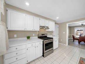 11 Fernwood St 11, North Andover MA 01845