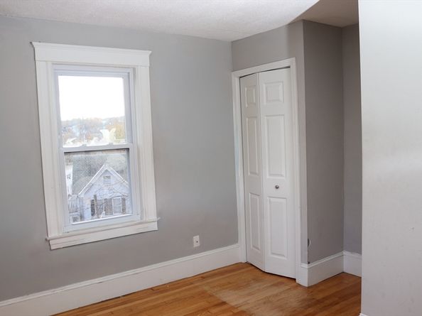 35 Pearl St, Fitchburg MA 01420