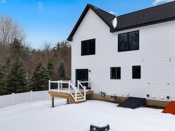 711 Massachusetts Ave 4, Lunenburg MA 01462