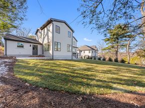 19 Laurel Hill Ln, Winchester MA 01890