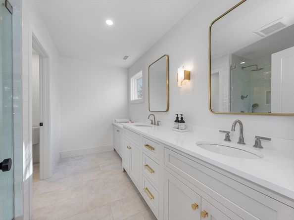 19 Laurel Hill Ln, Winchester MA 01890