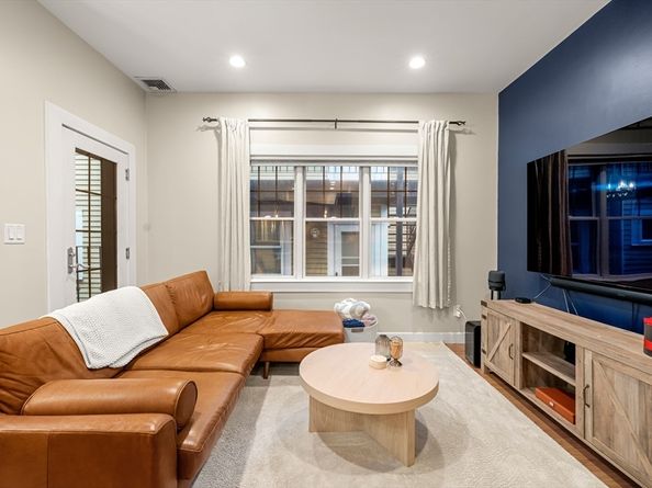 345 W Broadway 4, Boston MA 02127