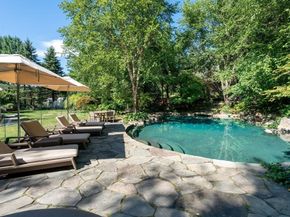 9 Stonegate Dr, Westwood MA 02090