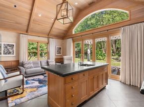 9 Stonegate Dr, Westwood MA 02090