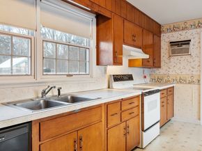 31 Locke Ave, Athol MA 01331