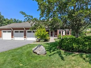 2 Black Rock Dr 21, Hingham MA 02043