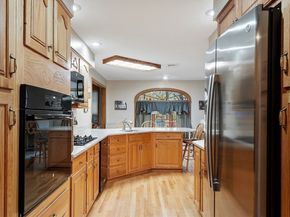 2 Tomah Dr, Peabody MA 01960