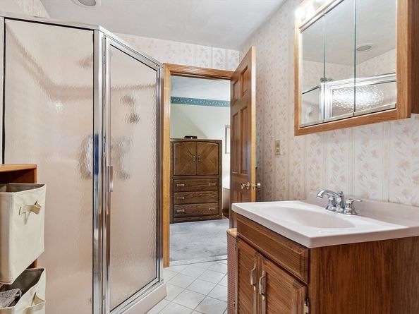 2 Tomah Dr, Peabody MA 01960