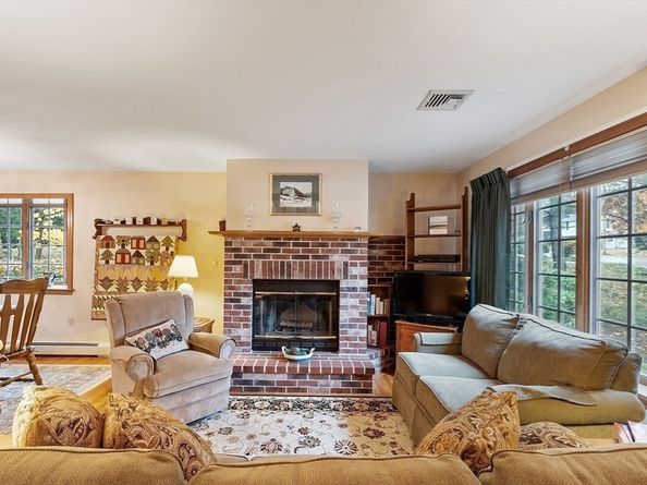 2 Tomah Dr, Peabody MA 01960