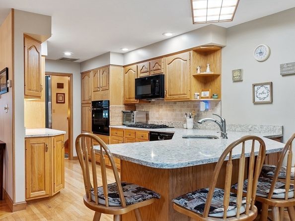 2 Tomah Dr, Peabody MA 01960