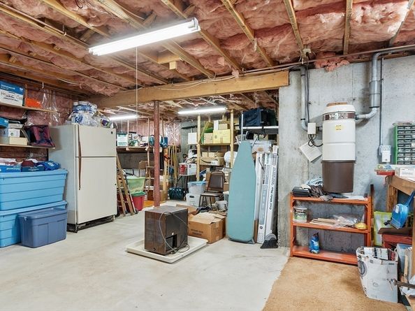 2 Tomah Dr, Peabody MA 01960