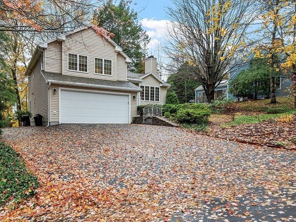 2 Tomah Dr, Peabody MA 01960