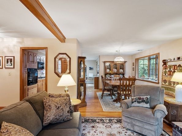 2 Tomah Dr, Peabody MA 01960