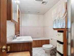 2 Tomah Dr, Peabody MA 01960