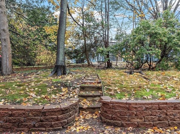 2 Tomah Dr, Peabody MA 01960