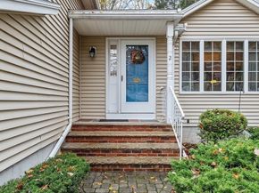 2 Tomah Dr, Peabody MA 01960