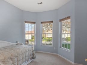 33 Summerfield Dr 33, Uxbridge MA 01569