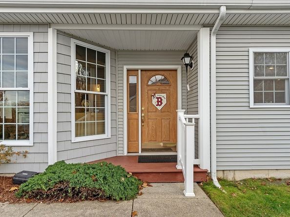 33 Summerfield Dr 33, Uxbridge MA 01569