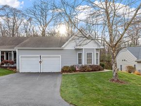 33 Summerfield Dr 33, Uxbridge MA 01569