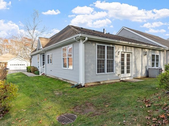 33 Summerfield Dr 33, Uxbridge MA 01569