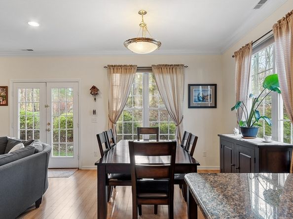 33 Summerfield Dr 33, Uxbridge MA 01569