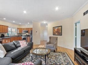 33 Summerfield Dr 33, Uxbridge MA 01569